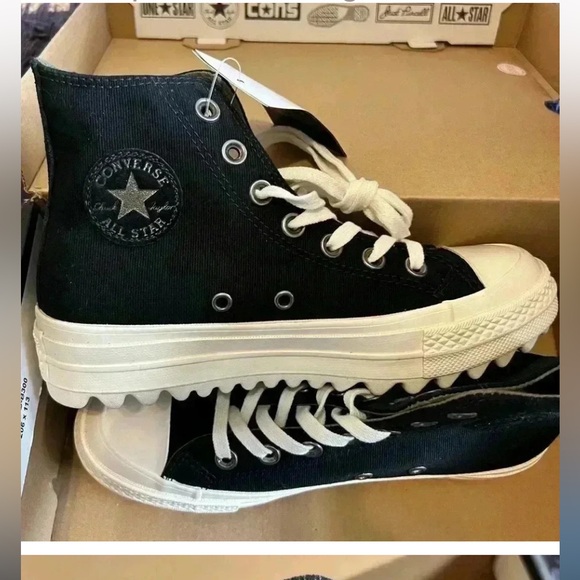 Converse Shoes - NEW CONVERSE Chuck Taylor’s CTAS Lift Ripple Hi Tops - Size 5.5